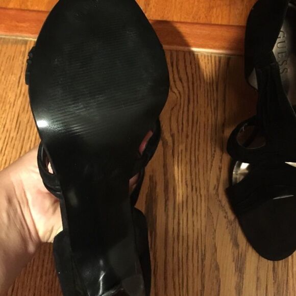 🎉Last Price 🎉Guess shoes - Picture 3 of 4